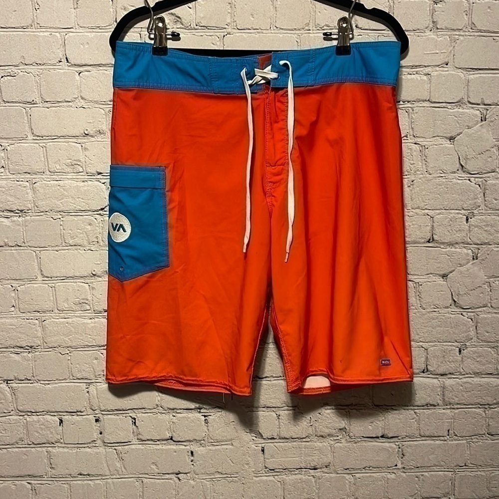 𝅺RVCA Board Shorts Size 32 red white blue